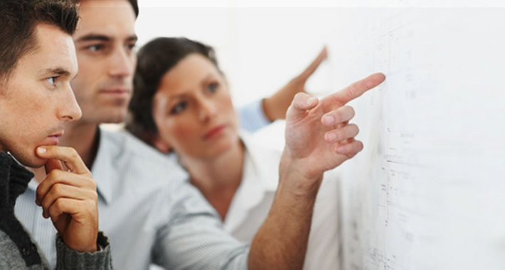 Ein junges Team von Beratern spricht über Steuergestaltung, Rechtsformen, Betriebswirtschafltiche Beratung und Unternehmensnachfolge und mehr. 